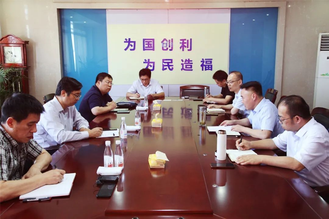 ug环球集团党委书记、董事长章朝阳赴南通苏州无锡常州四市盐业公司调研