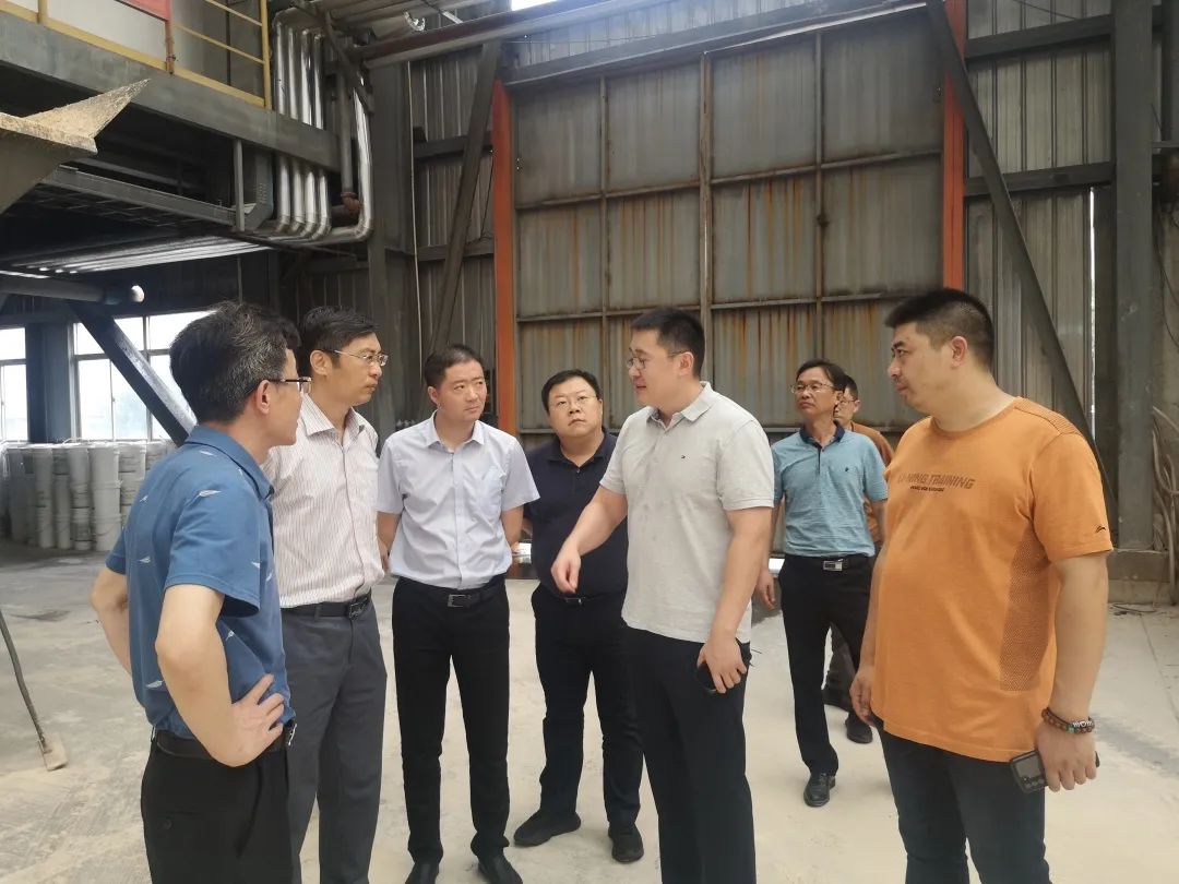 ug环球集团党委书记、董事长章朝阳赴扬州镇江盐业公司调研