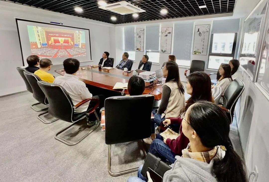 ug环球集团党委认真组织收听收看党的二十大开幕盛况