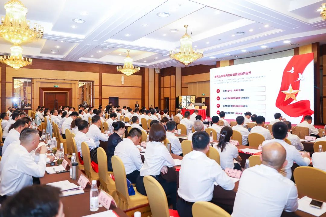 ug环球集团举办主题教育专题党课