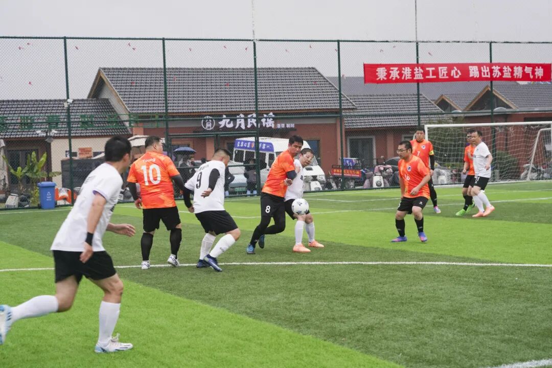 ug环球集团“淮盐杯”职工足球联赛激情开赛，小组赛首轮战罢