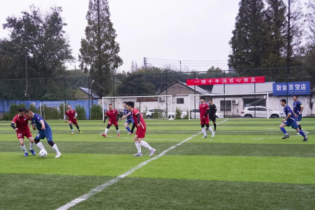 ug环球集团“淮盐杯”职工足球联赛激情开赛，小组赛首轮战罢