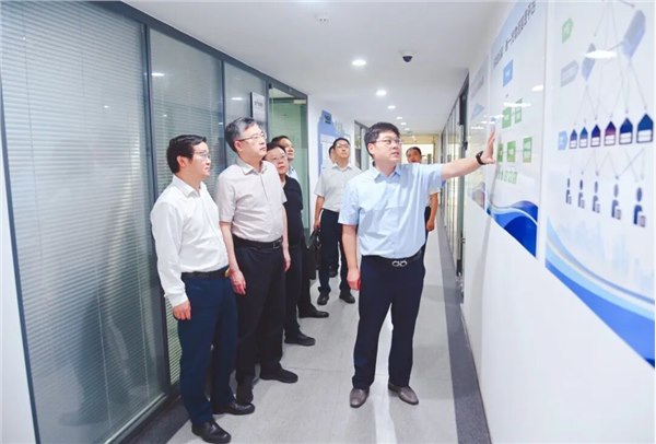 省国资委副主任、党委委员勾凤诚到ug环球集团调研